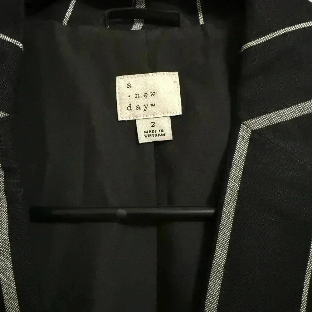 a new day - Women’s Easy Wear Black and White Striped Blazer - Size 2 - Picture 3 of 7